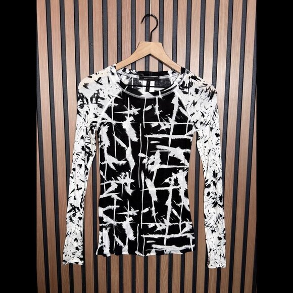 BCBGMAXAZRIA Tops - BCBG Maxazria Top XS Womens Black White Long Sleeve Modal Printed Abstract
